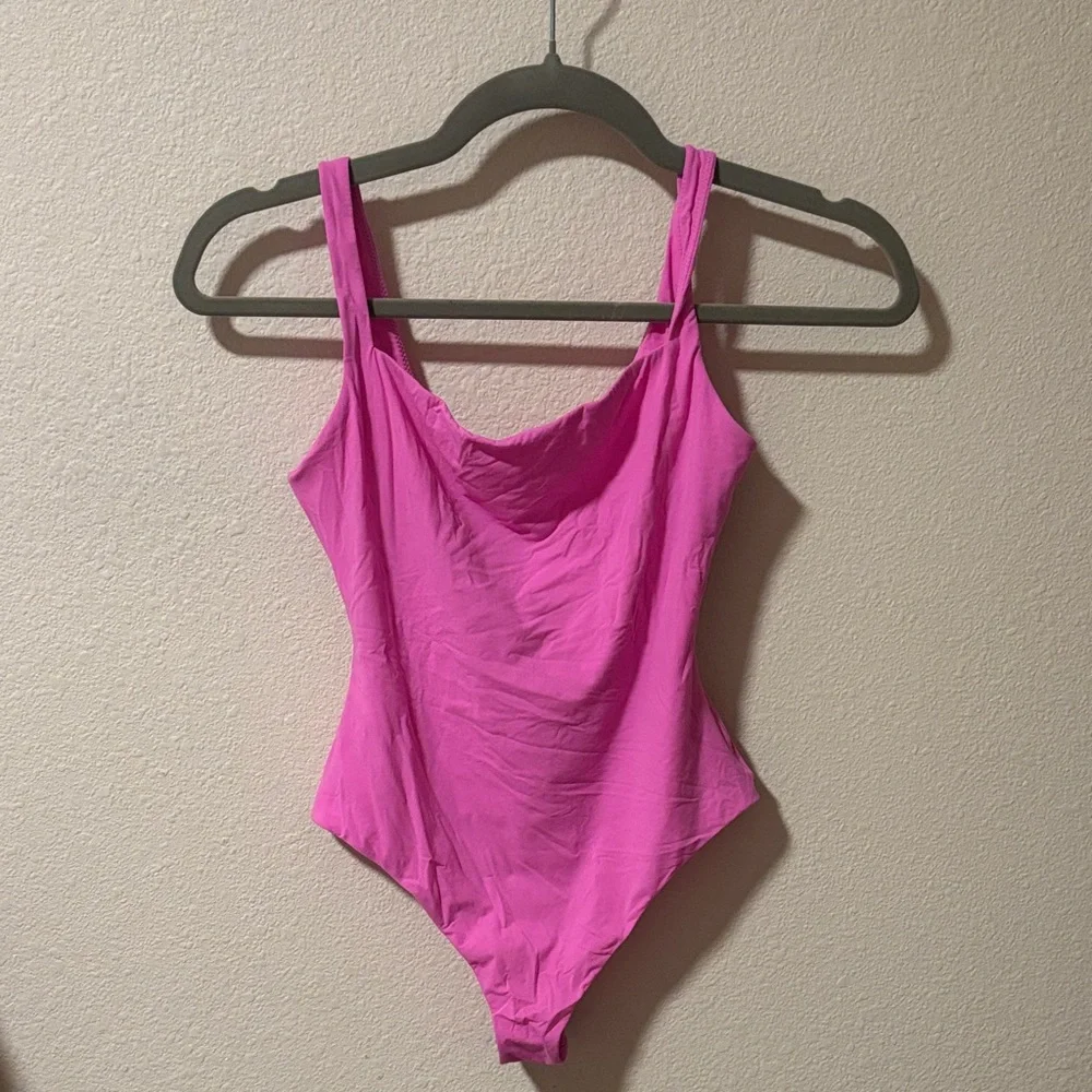 Skims Square Neck Bodysuit - Picture 2 of 4